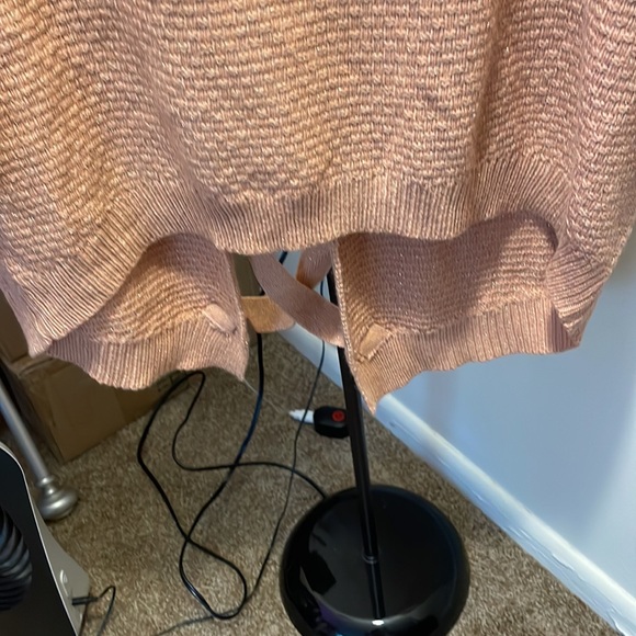 EUC NY&C oversized crisscross back sweater with rose gold threading sz. S 284 - Picture 3 of 4